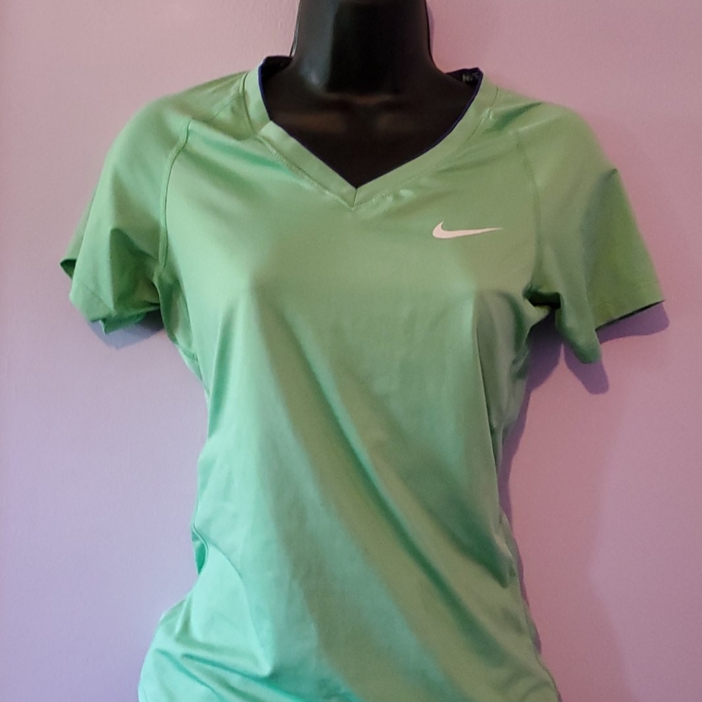 Nike Pro green t-shirt